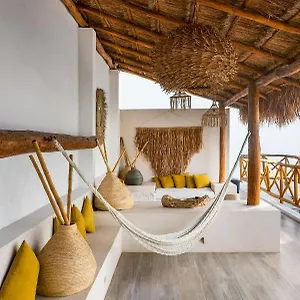 https://verandah-studios.allrivieramayahotels.com